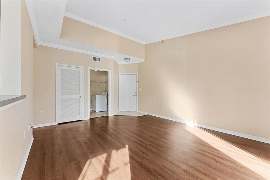 Building Photo - 15025 Michelangelo Blvd