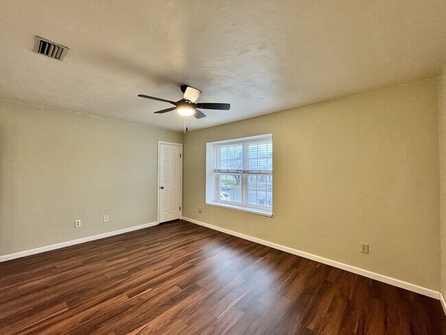 Building Photo - Glenleigh 1st-time Rental! Pet-Friendly, End-Unit Townhome, Cul-De-Sac with HUGE fenced backyard!