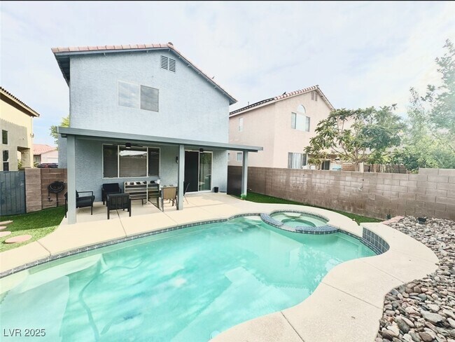 Building Photo - 8842 Sierra Linda Dr