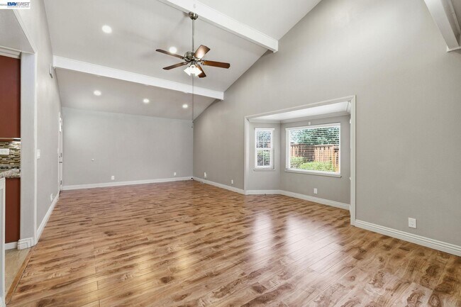 Building Photo - 325 Goshen Ct