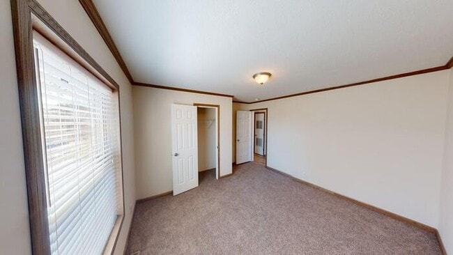 Building Photo - 140 American Ave