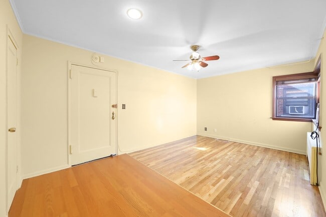Building Photo - 2329 Hudson Terrace