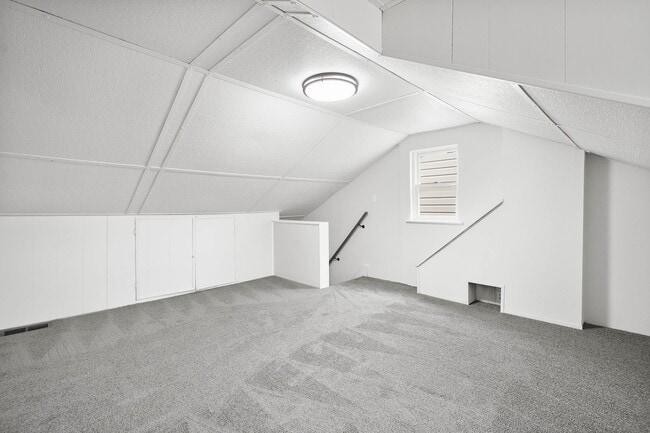 Building Photo - Beautiful 2 bedroom home in South Side Fla...