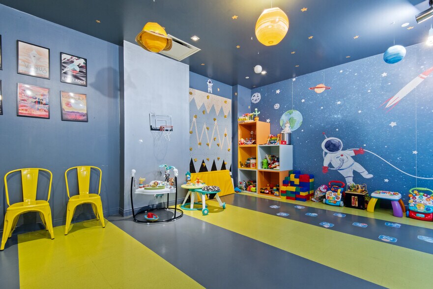 Building Photo - 160 1st St