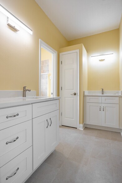 Building Photo - 3204 W Empedrado St