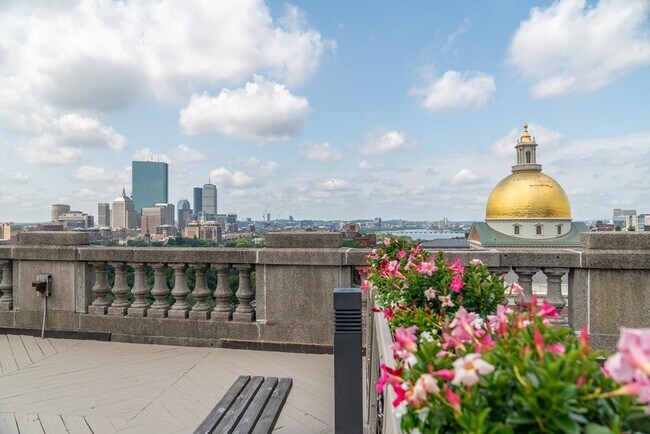 Building Photo - 19 Beacon St