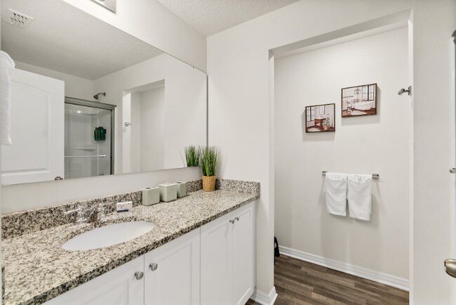 Building Photo - 10 Lladd Ct