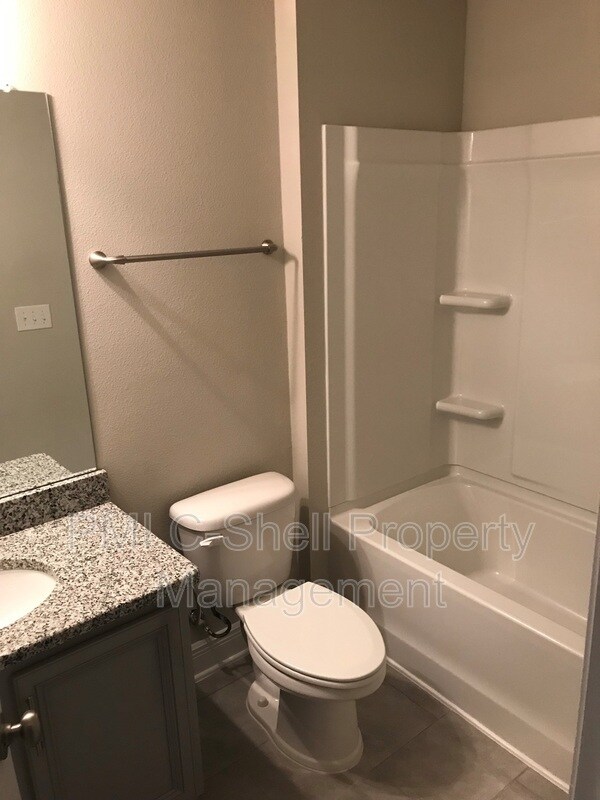 Building Photo - 357 S E St