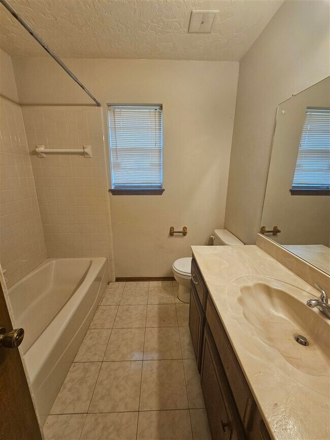 Building Photo - 104 SW 74th St