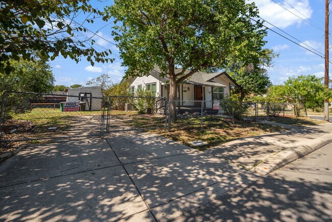 Building Photo - 1225 Michigan Ave