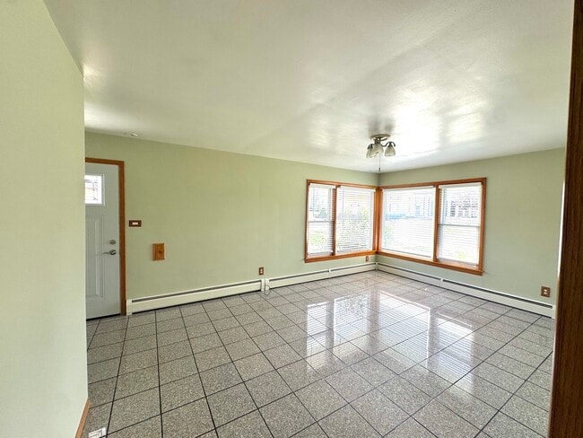 Building Photo - 2115 Sunnyside Ave