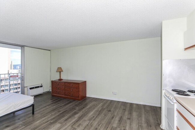 Building Photo - Marine Surf - Studio 1b 1parking! in Waikiki