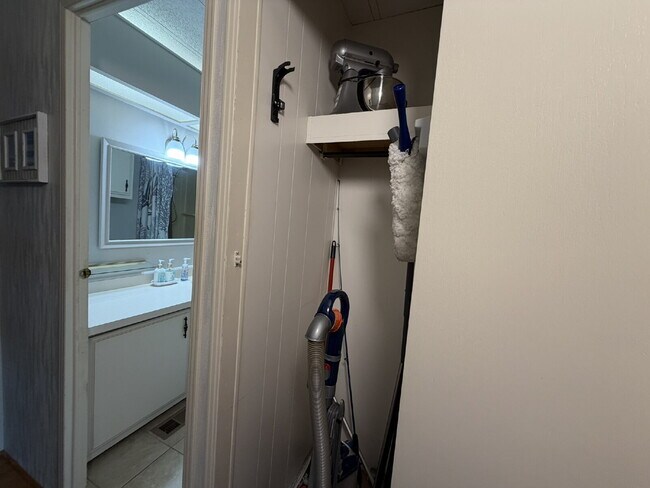 Building Photo - "Charming 2-Bed, 2-Bath Mobile Home Retreat in Harbor Cove!"