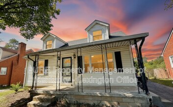 Building Photo - 829 Darley Dr