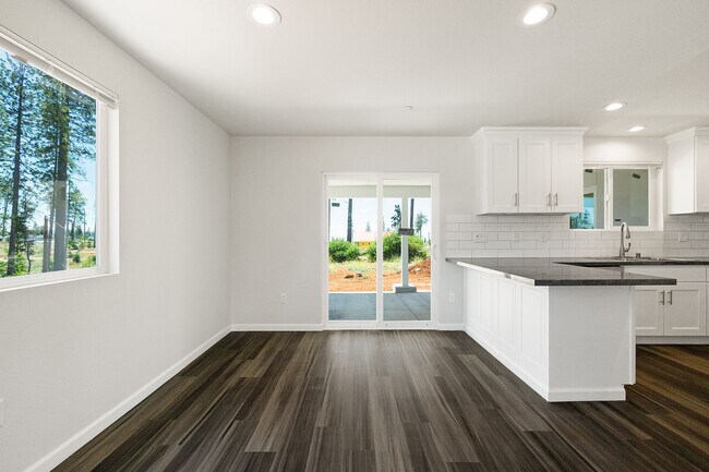 Building Photo - Paradise- 2 bed 2 bath +Bonus room, No Pets, Garage, fenced yard, RV parking