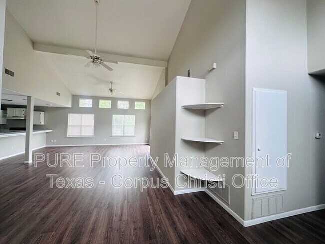 Building Photo - 4006 Panama Dr