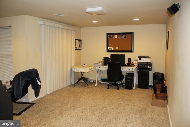 Building Photo - 506 Quincy St