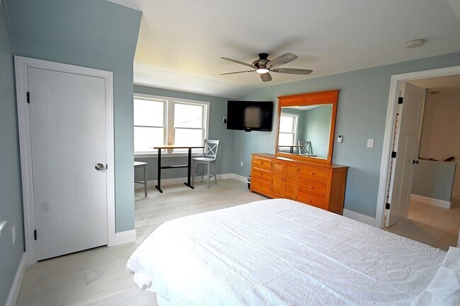 Building Photo - 241 Argilla Rd