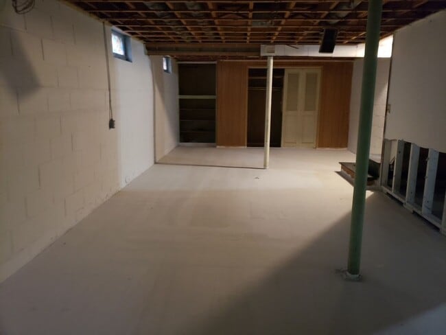 Building Photo - 2237 W Rohr Ave