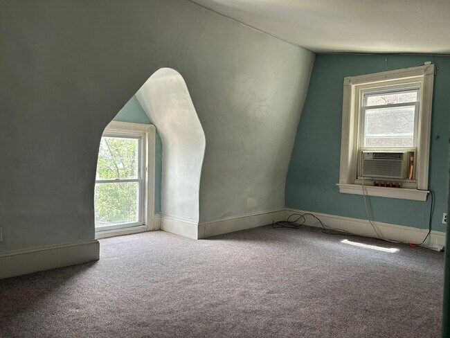 Building Photo - 422 Martin St