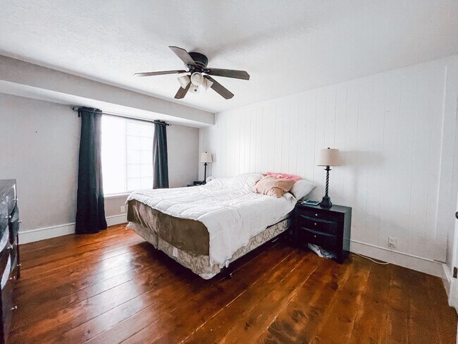Building Photo - Spacious 4 Bedroom 3 Bath in Orem