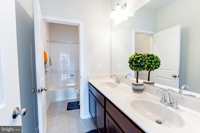 Building Photo - 41914 Spring Air Dr
