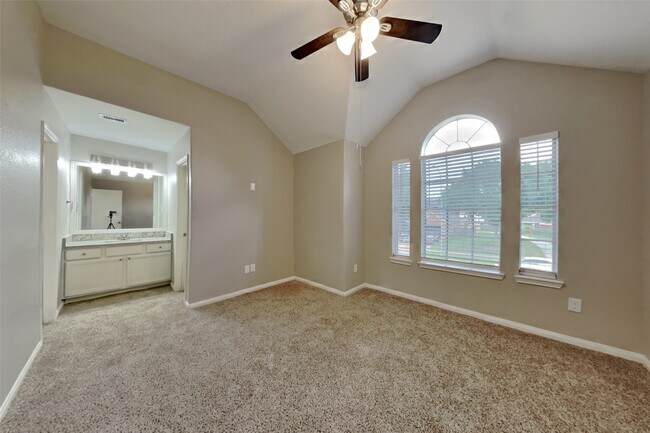 Building Photo - 22723 W Waterlake