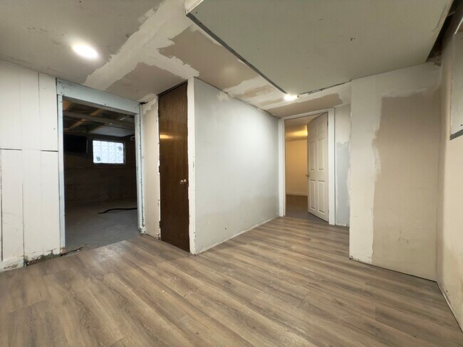 Building Photo - 1200 Ada St