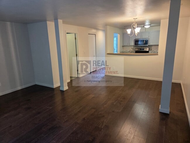 Building Photo - Check out this adorable 2.0 bedroom, 2.5 b...