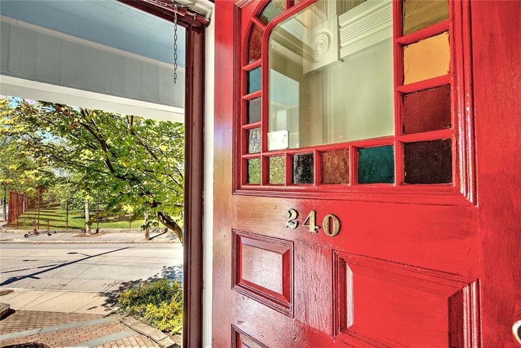 Building Photo - 240 Brown St