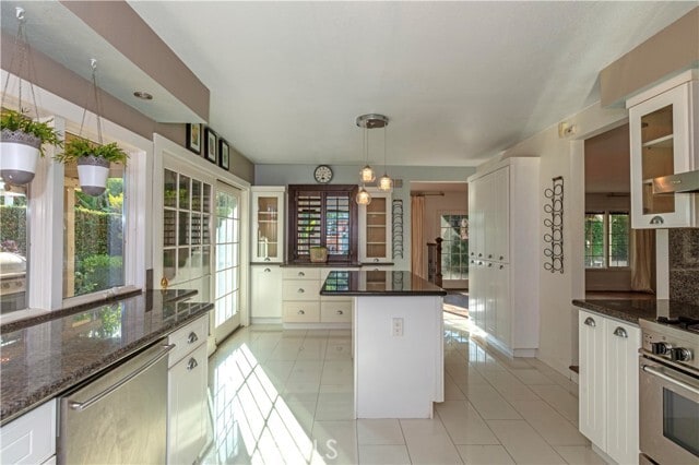 Building Photo - 15191 Touraine Way