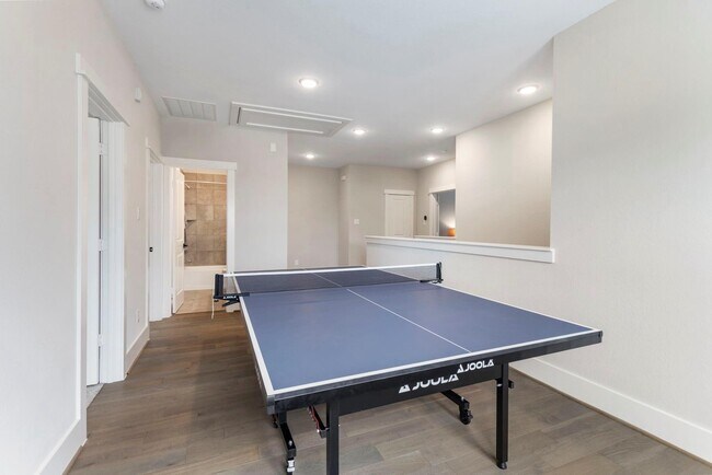 Building Photo - 2612 Zemmer Ln