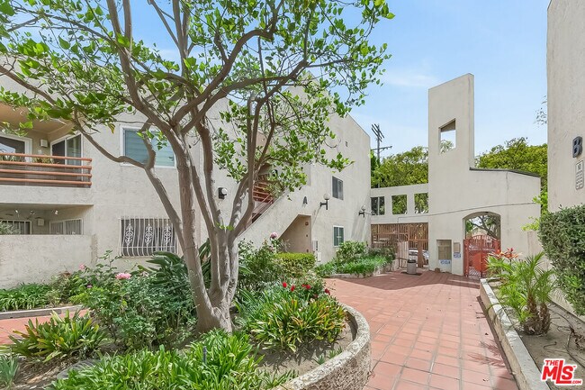 Building Photo - 1118 Valencia St
