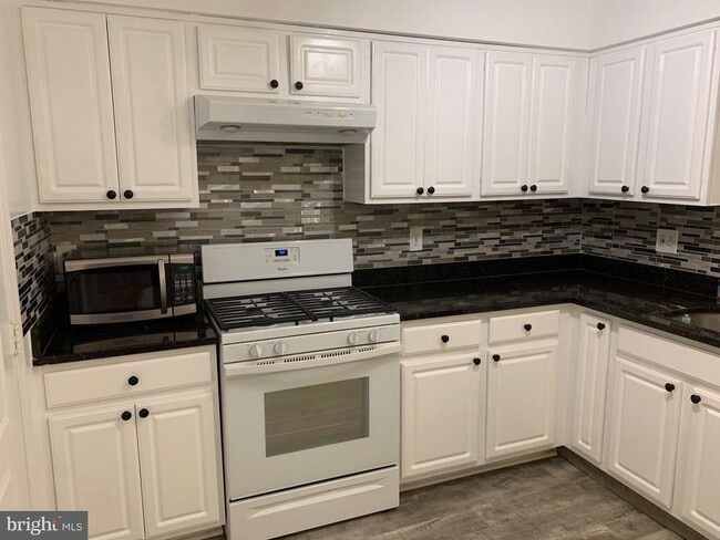 Building Photo - 3815 Chesterwood Dr