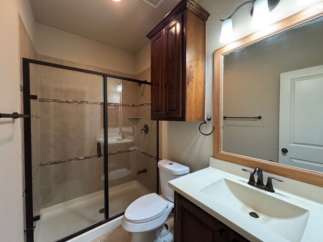 Building Photo - 5 BR/4BA | Updated Single Family Home | 2-Car Garage | Gated backyard
