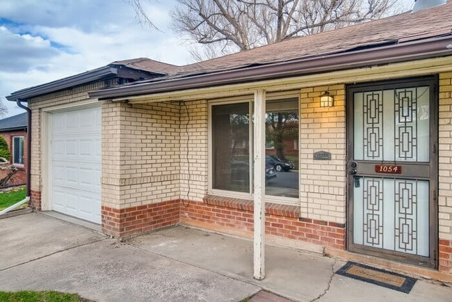 Building Photo - 1054 N Revere St