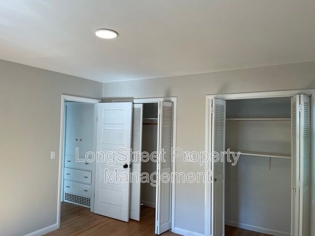 Building Photo - 11687 SE 33rd Ave