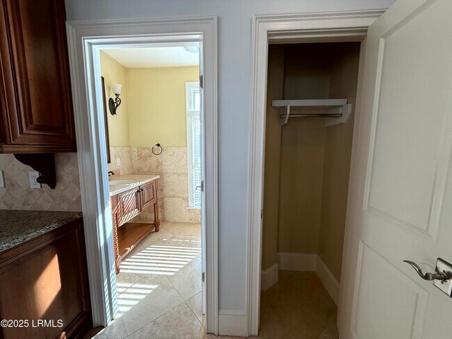 Building Photo - 54 Battery Crk Clb Dr