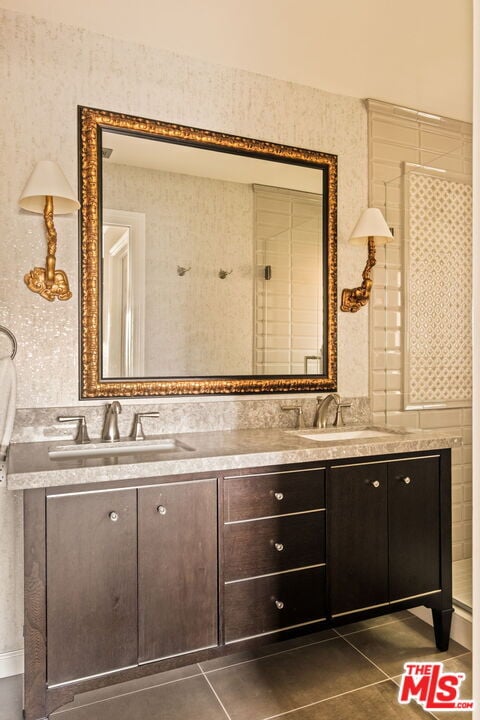 Building Photo - 1047 E Pomello Dr