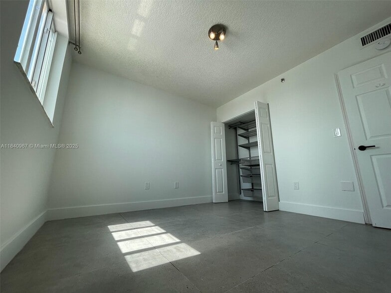 Building Photo - 8888 Collins Ave