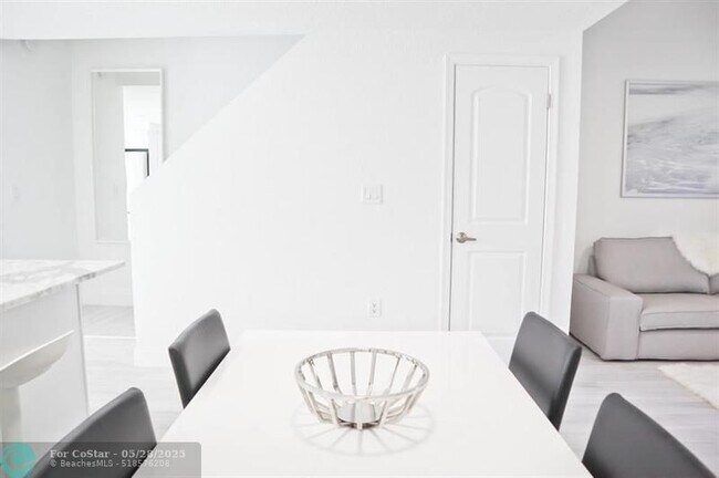 Building Photo - 836 Jeffery St