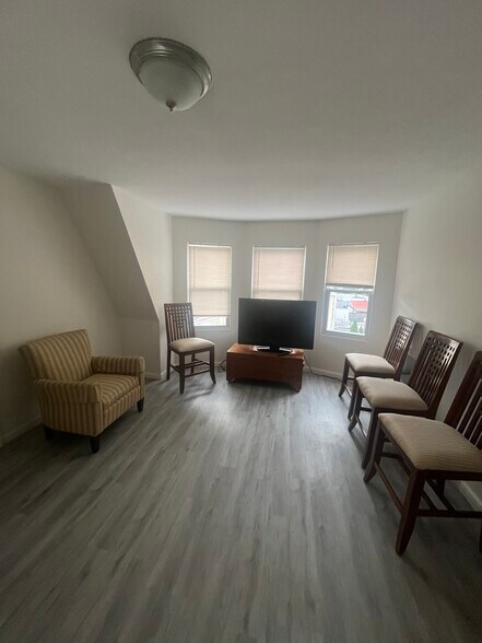 Building Photo - 535 Van Cortlandt Park Ave