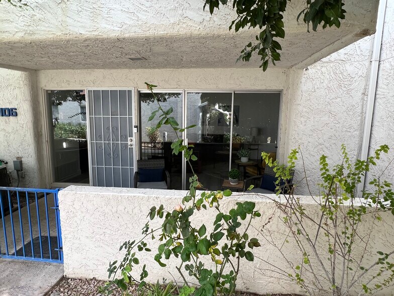 Building Photo - 1143 E Sandpiper Dr