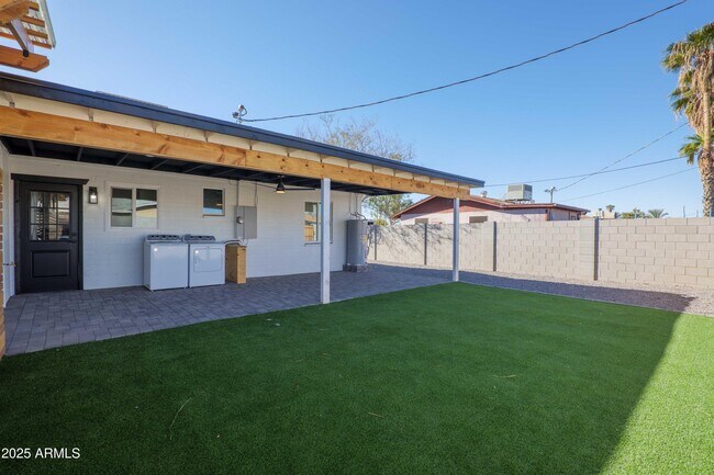 Building Photo - 2056 E Orange St.