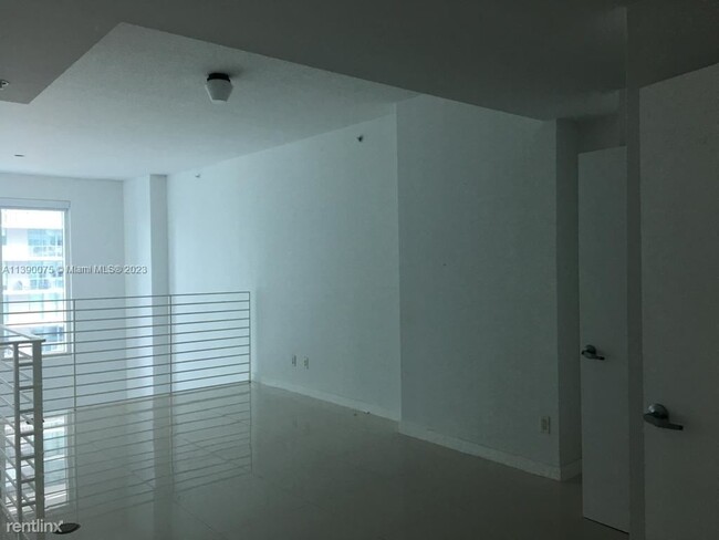 Building Photo - 2 br, 2.5 bath Condo - 60 SW 13th St Spect...