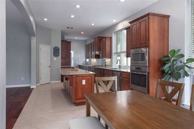 Building Photo - 2279 Fernspring Dr