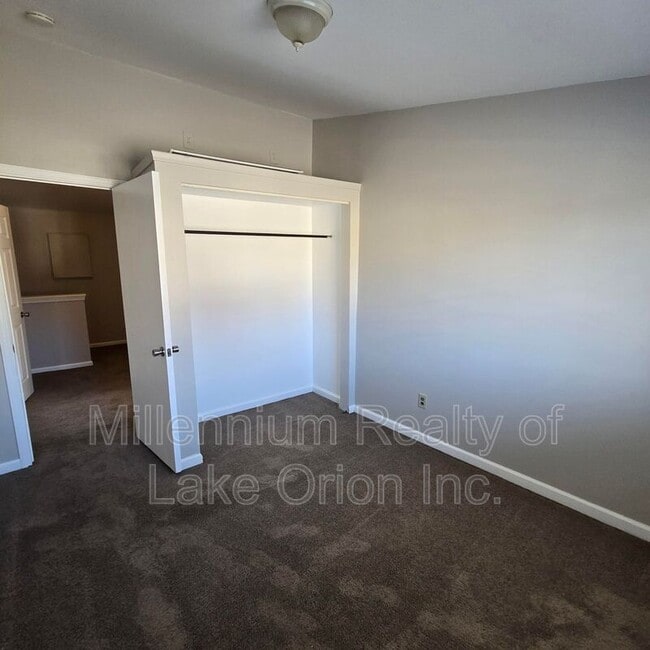 Building Photo - 644 E Meyers Ave