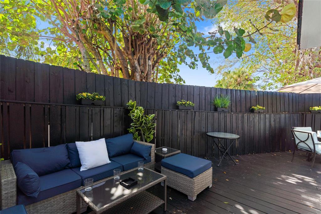 Building Photo - 719 NE 36th St