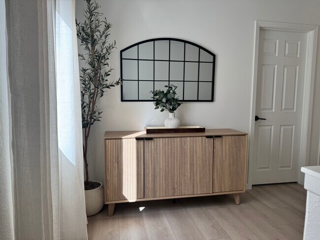 Building Photo - 297 Mildred St