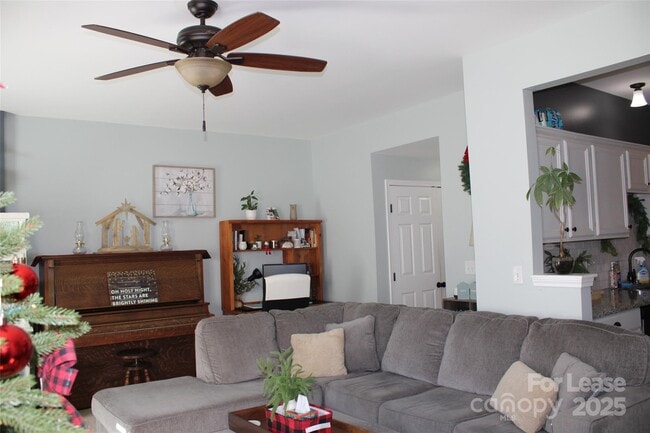 Building Photo - 9446 Cadman Ct